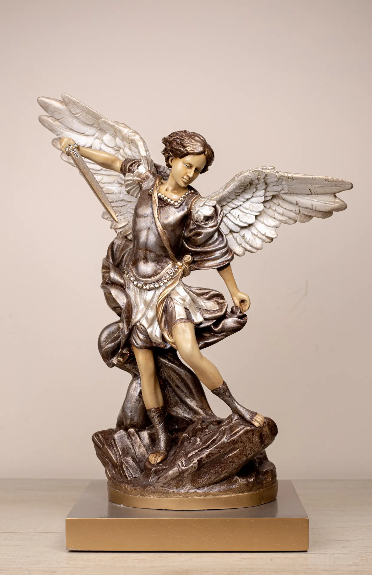 FIGURA DE RESINA ARCANGEL MIGUEL 3B4A1199