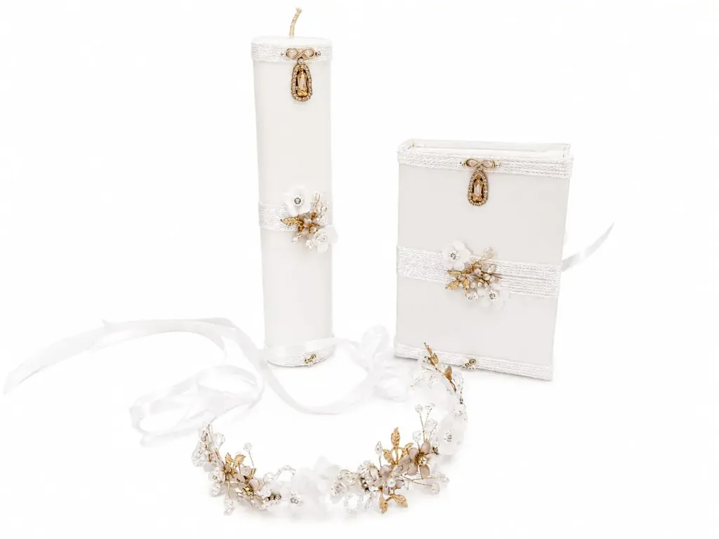 Set de Biblia Latinoamericana, Vela Decorada y Corona para Primera Comunión de Niña con Medalla de la Virgen de Guadalupe 3B4A11251