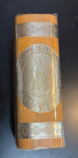 [0000107] VELA REPUJADO CAJA MADERA ISIS